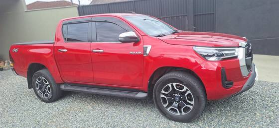 TOYOTA HILUX 2.8 D-4D TURBO DIESEL CD SRX 4X4 AUTOMÁTICO TOYOTA HILUX 2.8 D-4D TURBO DIESEL CD SRX 4X4 AUTOMÁTICO